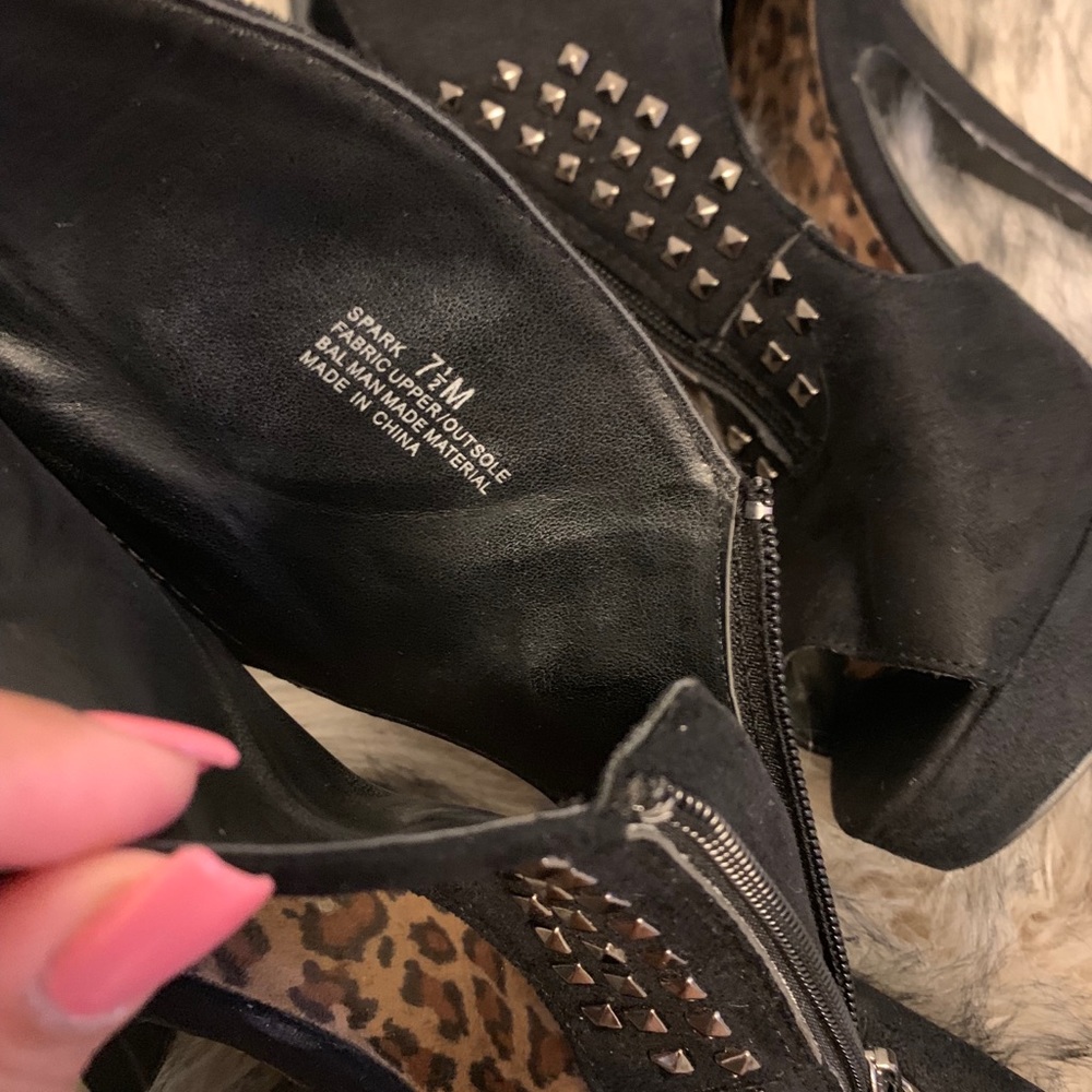 Shoesdazzle 👠 - Picture 2 of 5